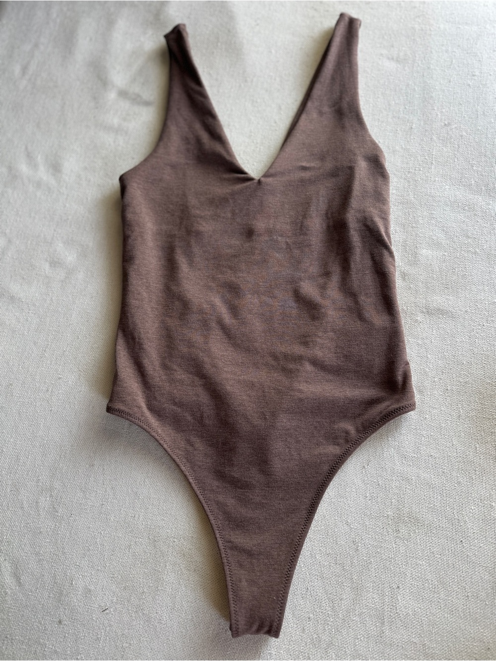 Vuori Halo Plunge V-Neck DreamKnit Bodysuit In Fossil Heather | S NWOT